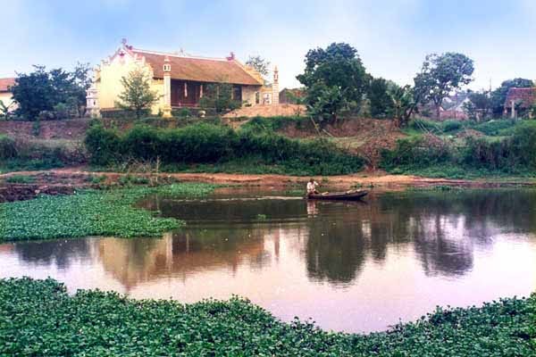 Sightseeing Tam Bao Pagoda in Nam Tu Liem District - Hanoi City