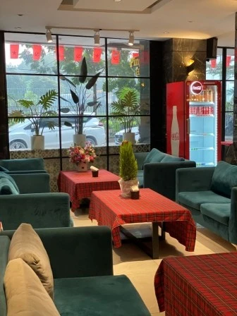 Ăn thức ăn đường phố hay ăn nhà hàng ở Hà Nội: Ưu và nhược điểm