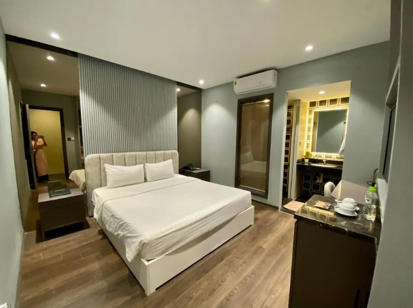 Best hotel near the architectural planning exhibition palace?